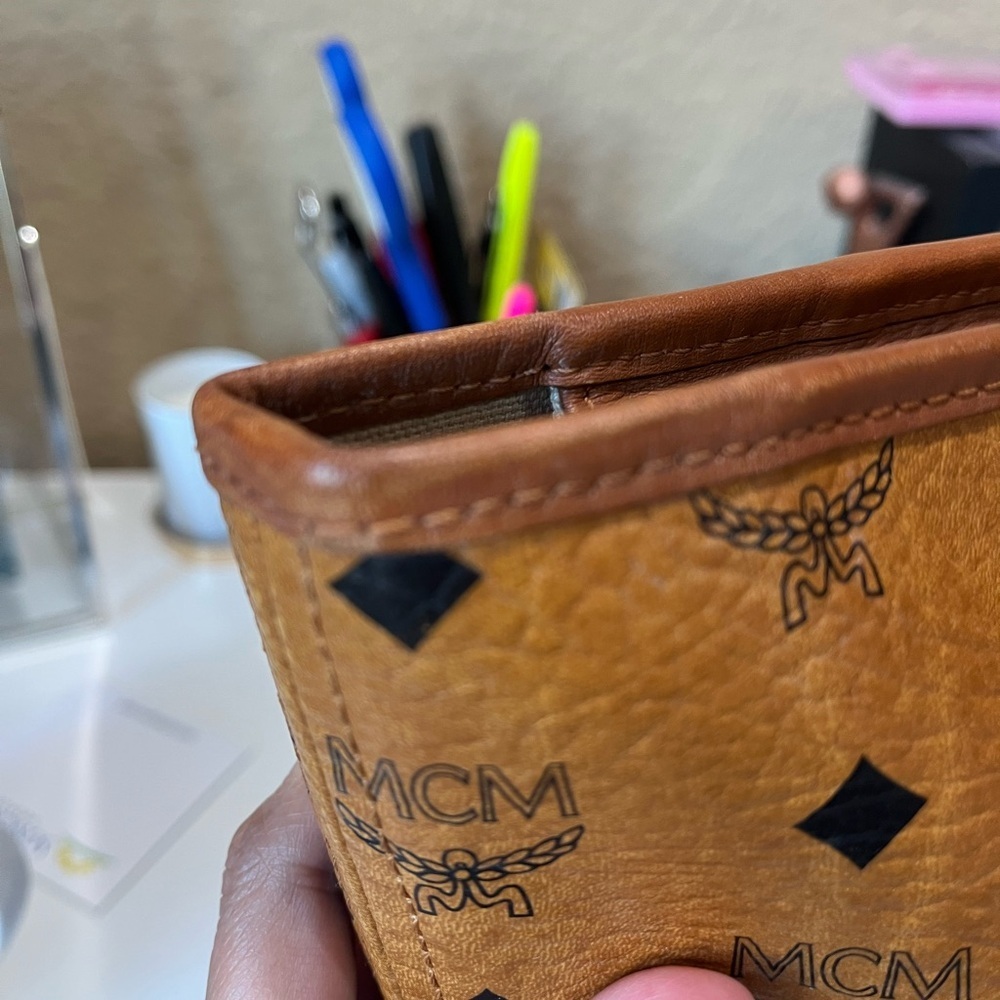 MCM COGNAC VISETOS SMALL ZIPPERED TOTE - Picture 8 of 15